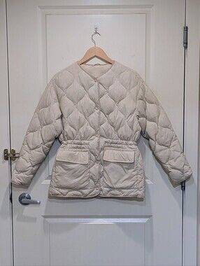GUC Giordano M Down Filled Beige Snap Front Puffer with Waist Drawstring